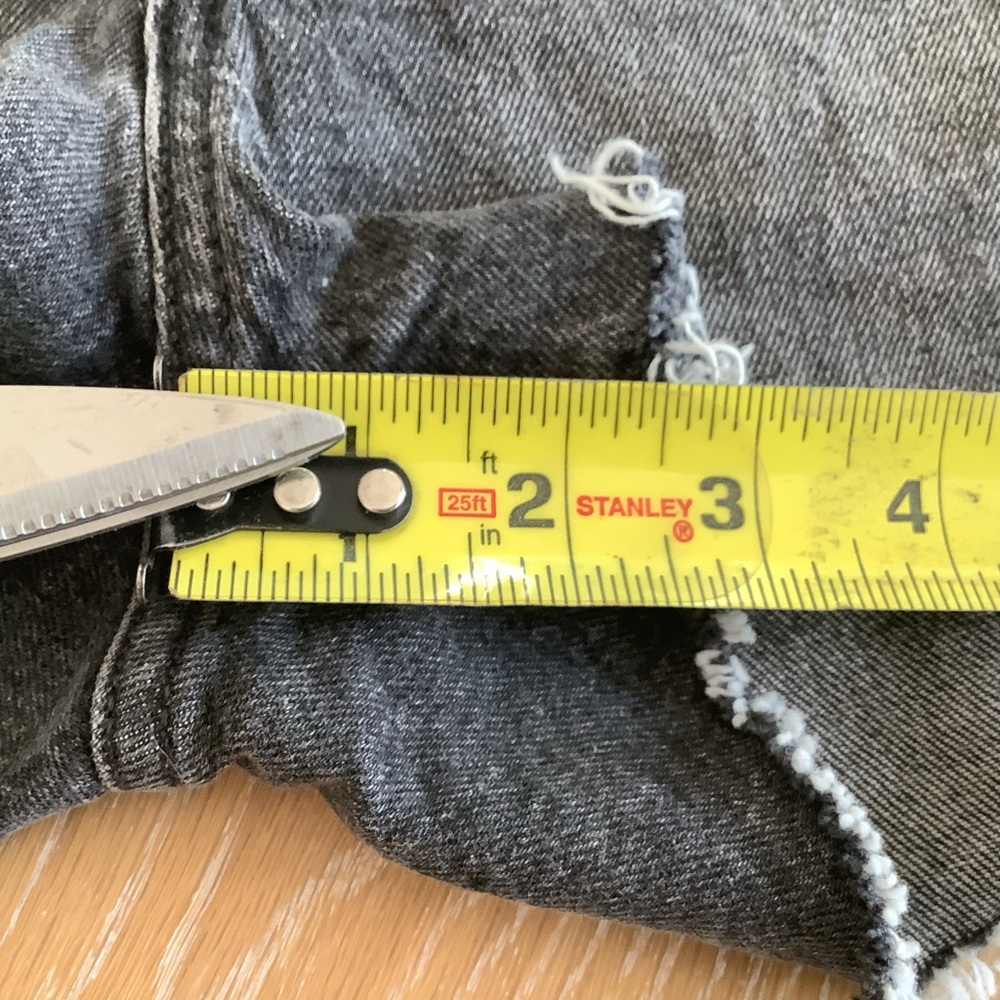 NWT Levi’s 501 High Rise Shorts 28 - Picture 9 of 9